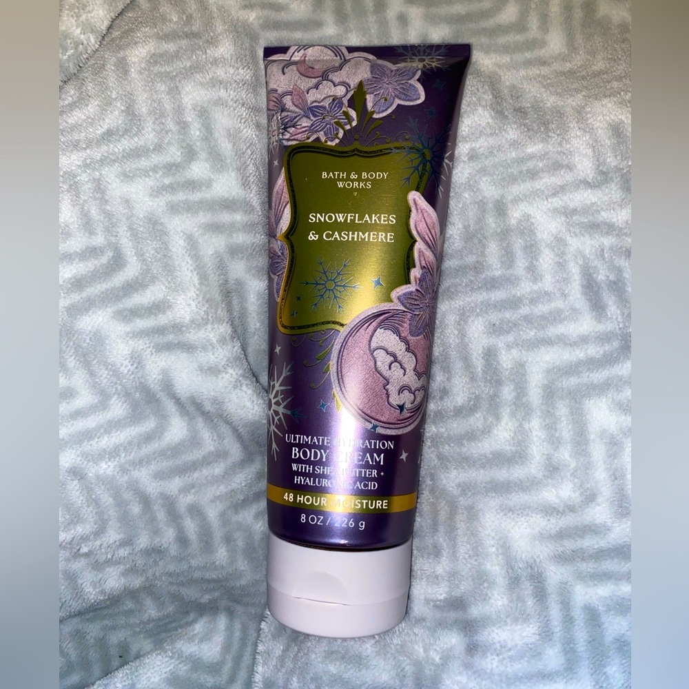 Bath & Body Works Snowflakes & Cashmere Hydration Cream
